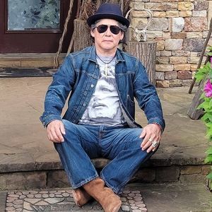 Meet your Posher, Julio